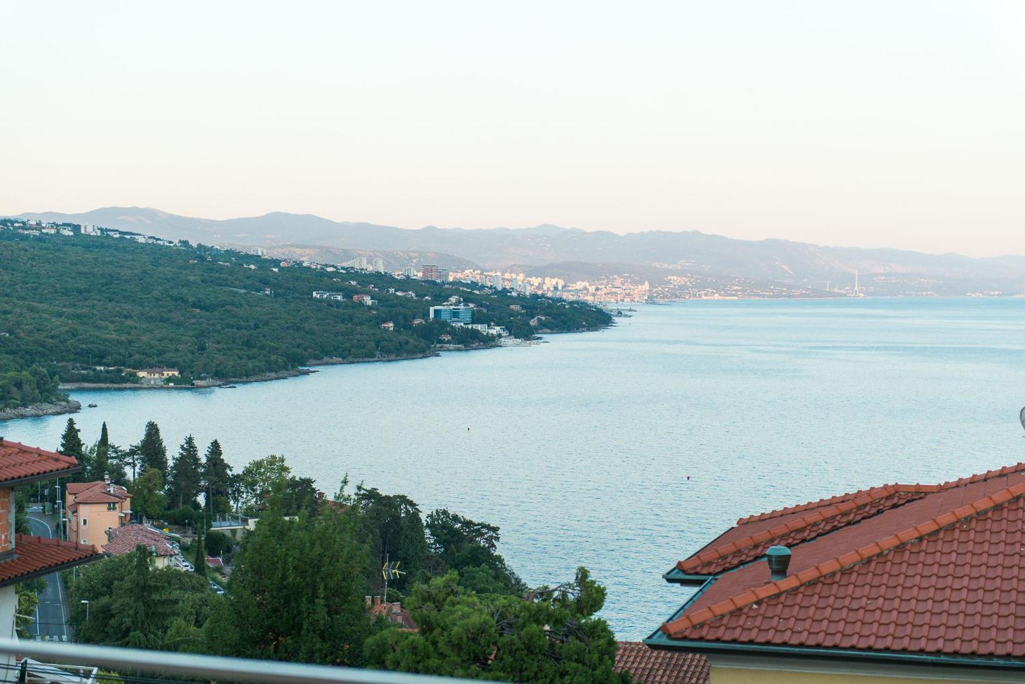 Premium Apartment With Beautiful Sea View, Short Walk To The Sea أوباتيا المظهر الخارجي الصورة